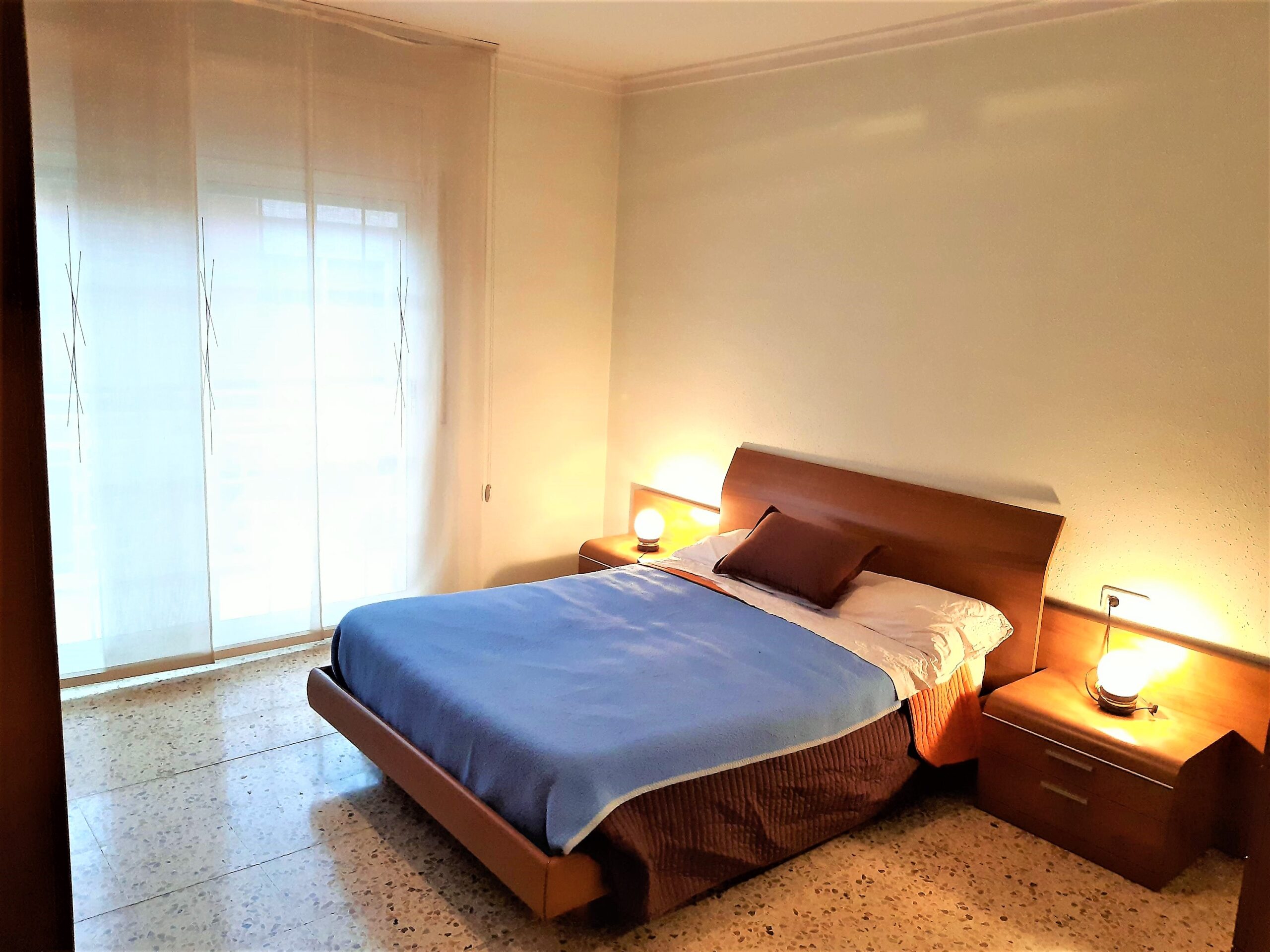 Código 188656. Habitación individual grande en piso de estudiantes. Sabadell