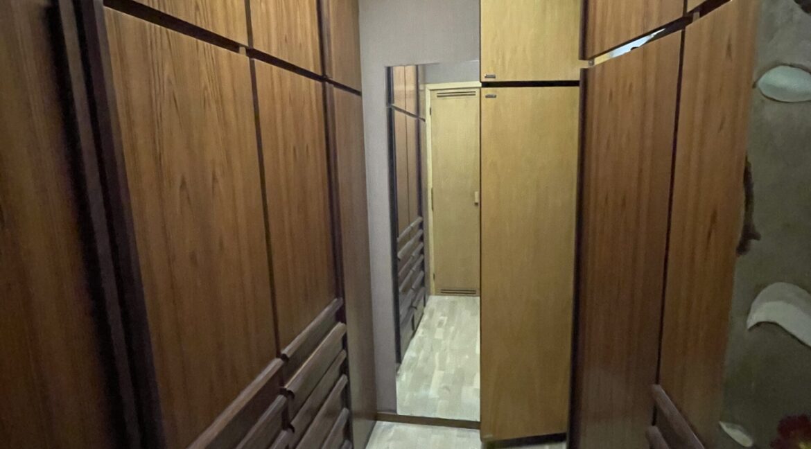 HABITACIO-MENORCA-vestidor-scaled