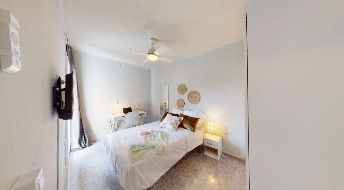HABITACIÓN ROJA I