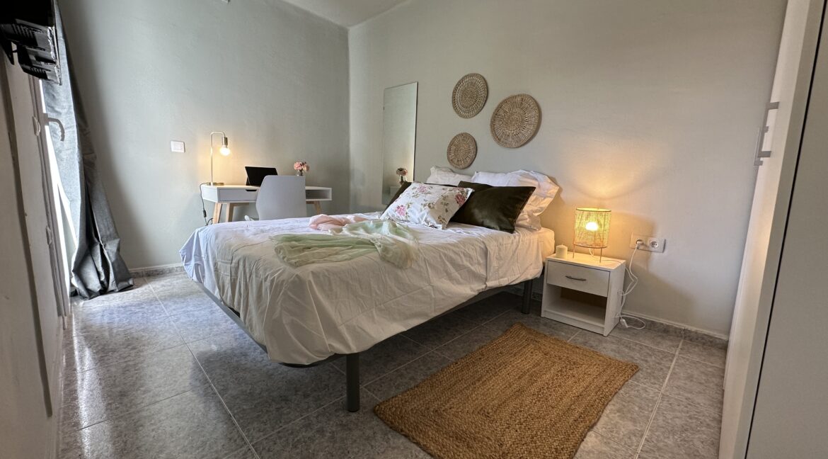 HABITACIÓN ROJA IV