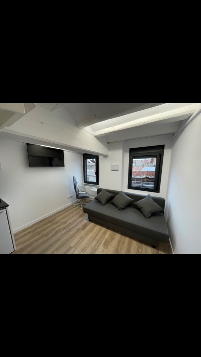 Código 965717. Ofrezco estudio nuevo a estrenar. Centro Sabadell